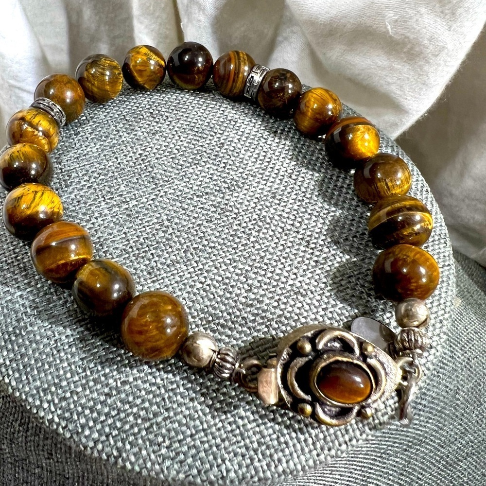 Tigers-eye Bracelet Very Nice Chakra Stone Gives Off Great Strength Chi.☑️